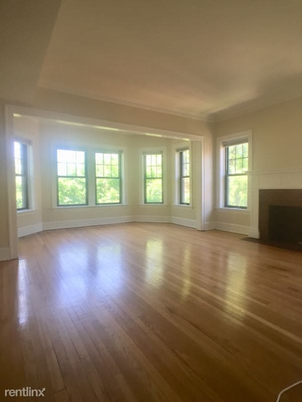Building Photo - 2 br, 1 bath Apartment - 925 Forest Ave