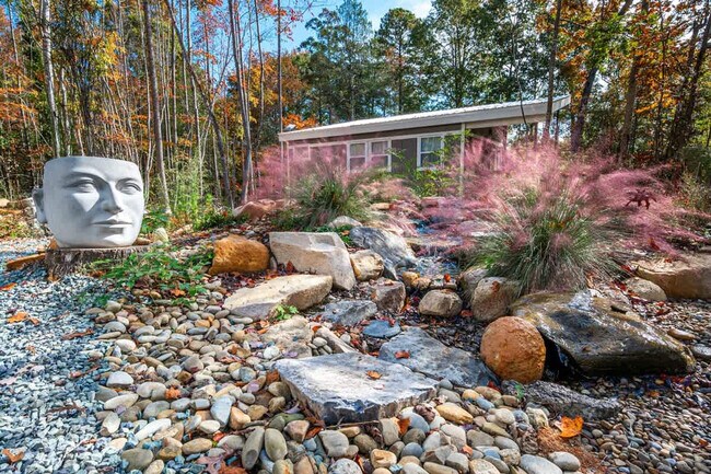Building Photo - 288 Stonewall Road-SI ID1055516P