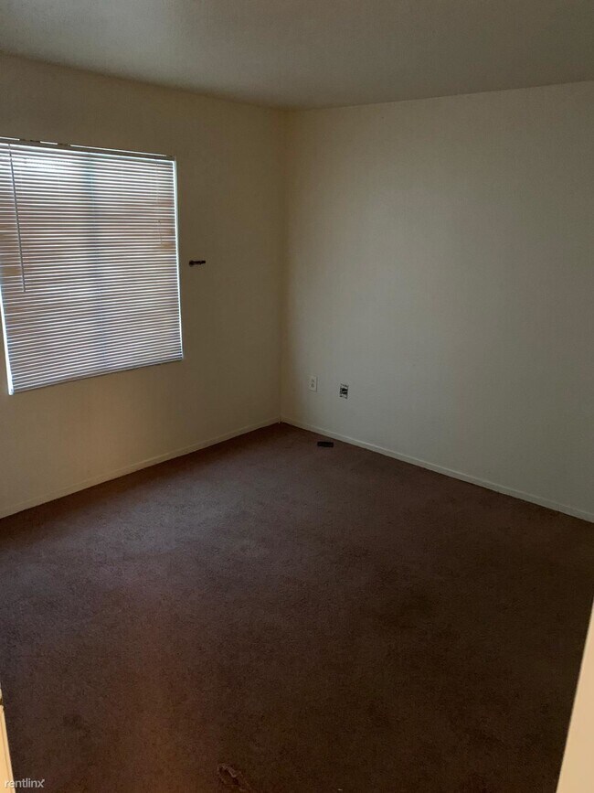 Building Photo - 2 br, 2 bath 4plex - 2028 Venus Ave Apt D