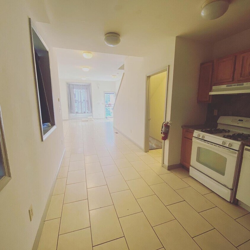 4 Bedroom House steps from Temple University - 4 Bedroom House steps from Temple University