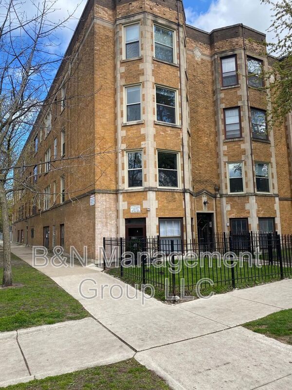 Building Photo - 1719 W Ainslie St