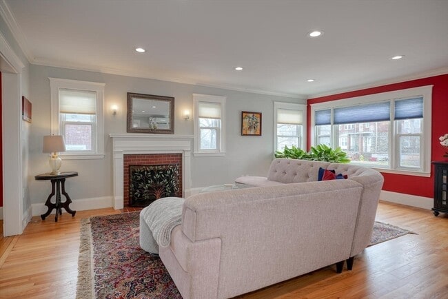 Building Photo - 24 Hillcrest Cir