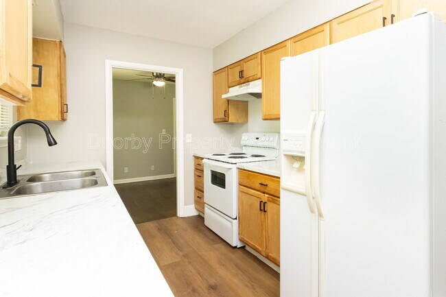 Foto del edificio - 1127 Clermont Dr