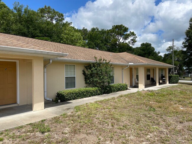 Building Photo - 3 Bedroom/2 Bathroom Duplex