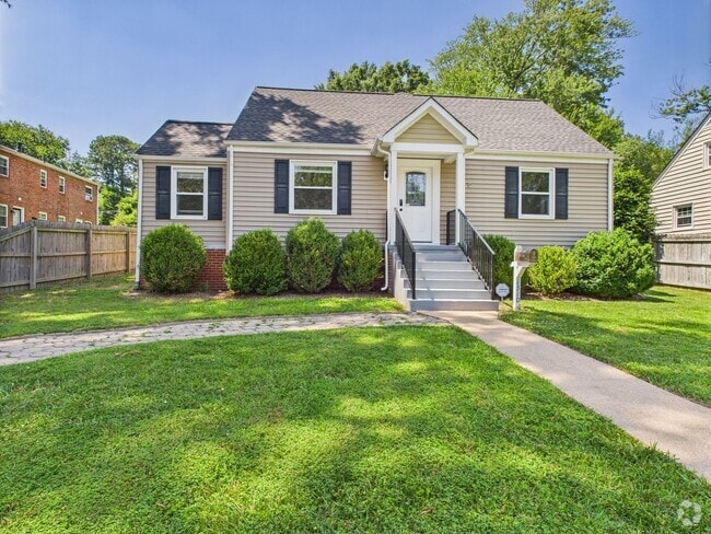 Building Photo - 1310 Devers Rd