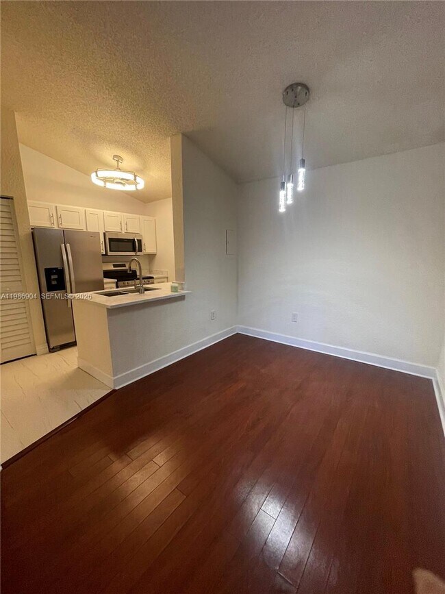 Building Photo - 2851 N Oakland Forest Dr