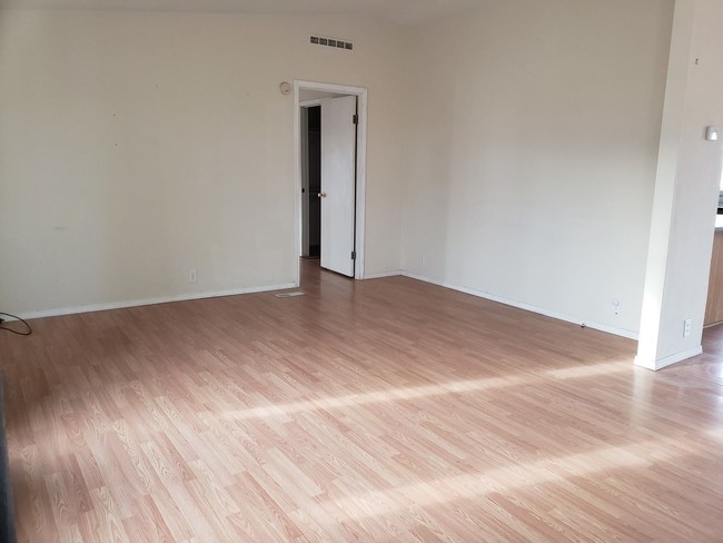 Building Photo - 4 br, 2 bath House - 620 Fir Terrace