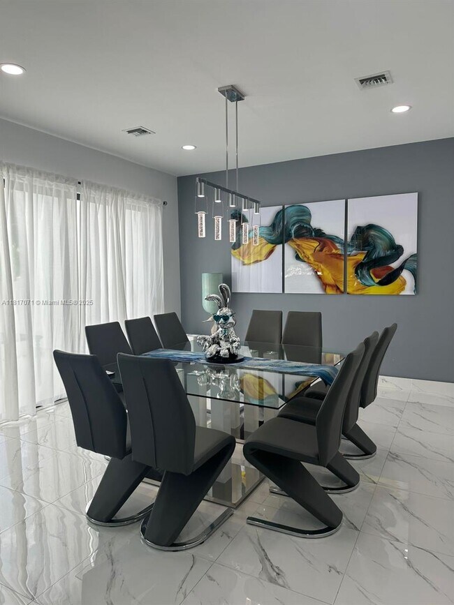 Foto del edificio - 2342 McKinley St