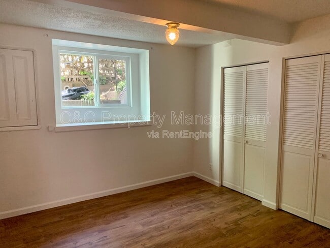 Building Photo - 489 Laurel Ave