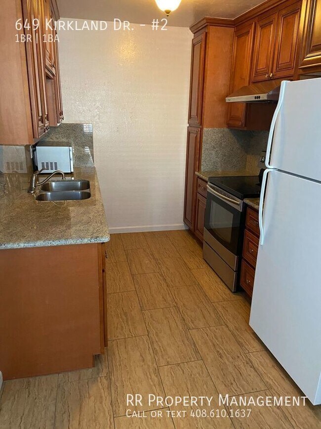 Foto del edificio - 649 Kirkland Dr