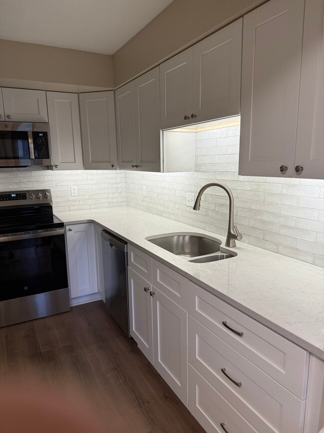 Building Photo - 1390 Cedarwood Dr