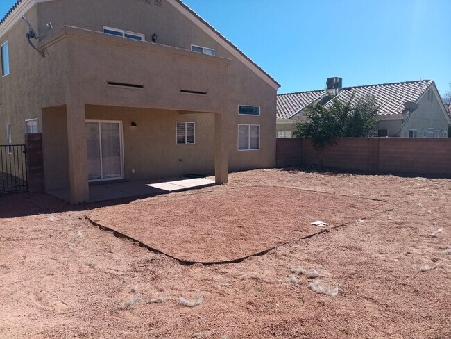 Building Photo - Stunning 5 bedroom, 3 bathroom in Rio Rancho! Ready to see the property in person? Schedule a sho...