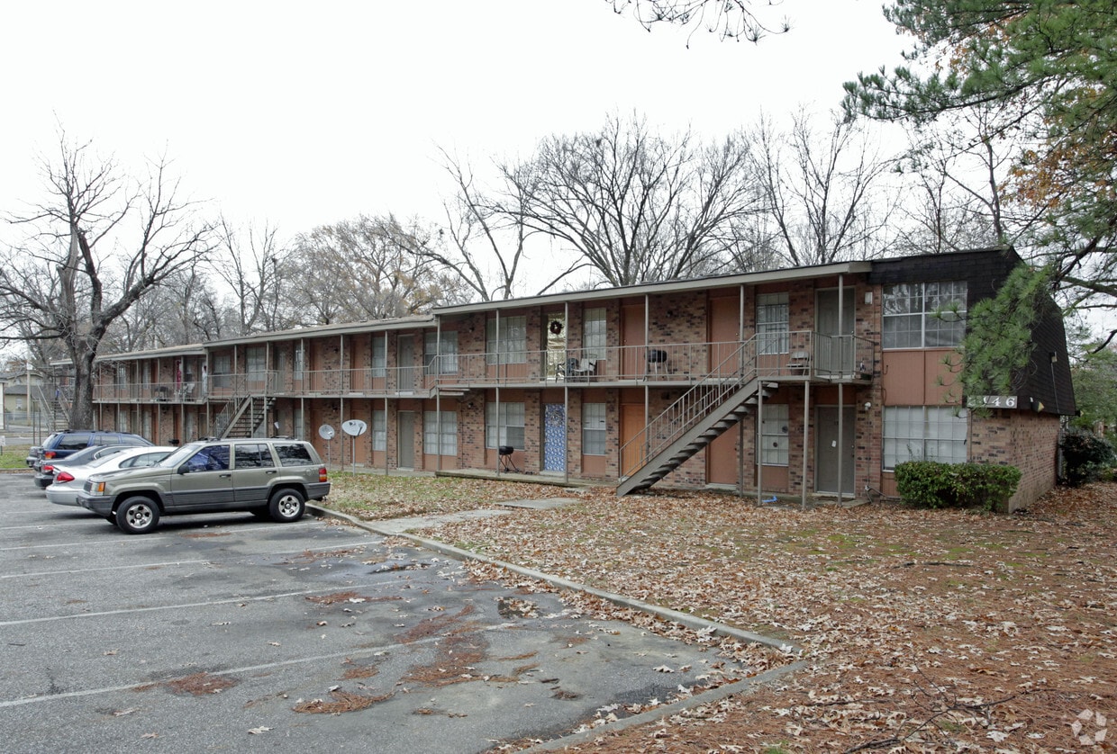 Building Photo - Carnes Manor