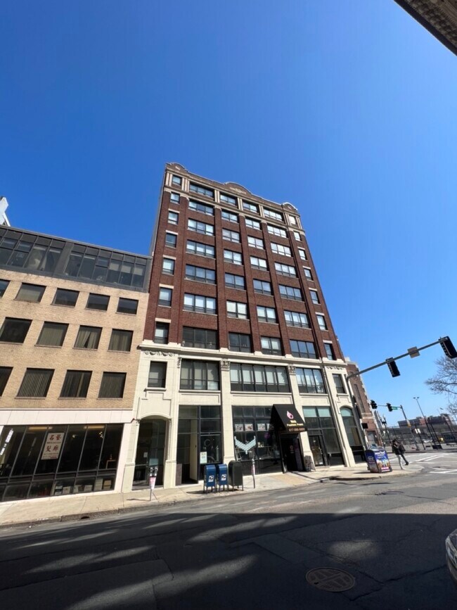 Building Photo - 210 Lincoln St