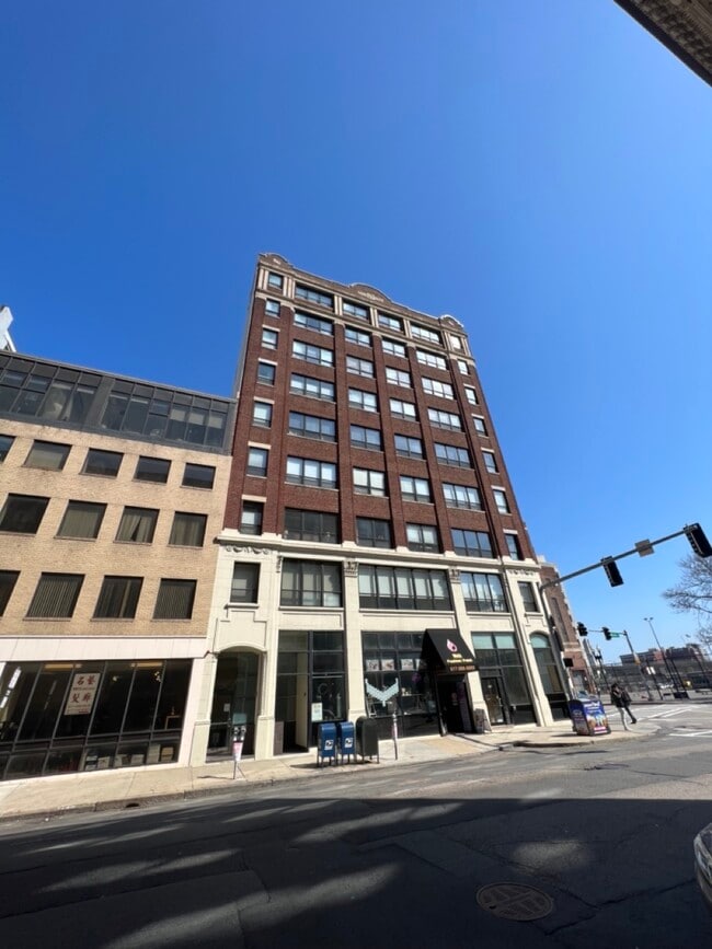 Building Photo - 210 Lincoln St