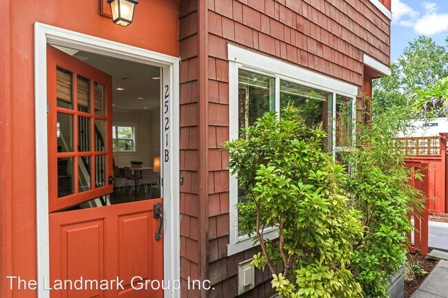 Foto del edificio - 2 br, 1.5 bath House - 2521 30th Ave S Unit B