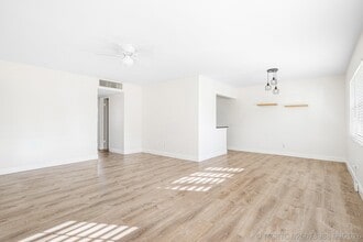 Building Photo - 2455 NE 51st St