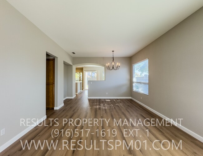 Building Photo - Lovely 4 bedroom Roseville home Olympus po...