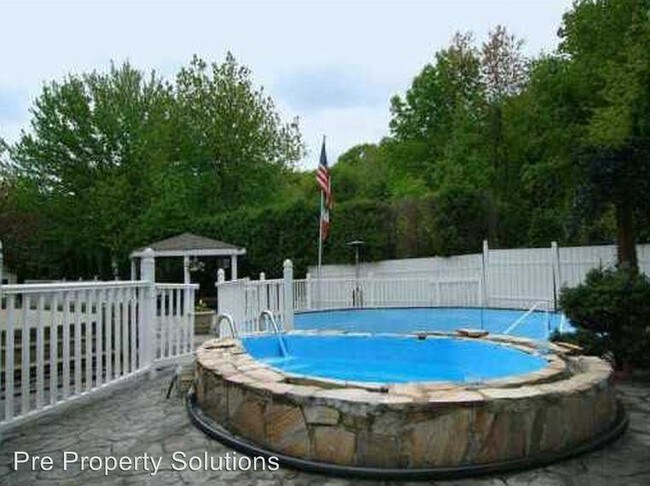 Building Photo - 4 br, 2.5 bath House - 22 Seminole Trail