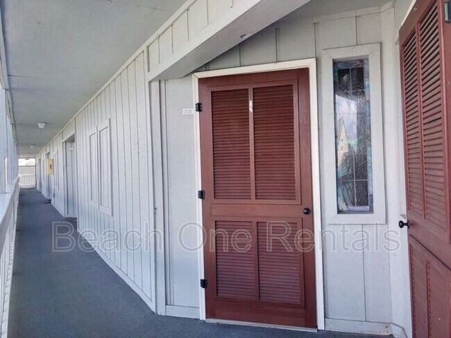 Building Photo - 625 N Waccamaw Dr