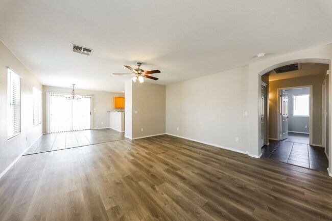 Building Photo - 13122 W Clarendon Ave
