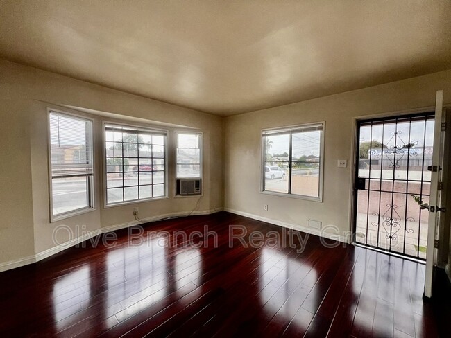 Foto del edificio - 6429 Woodward Ave
