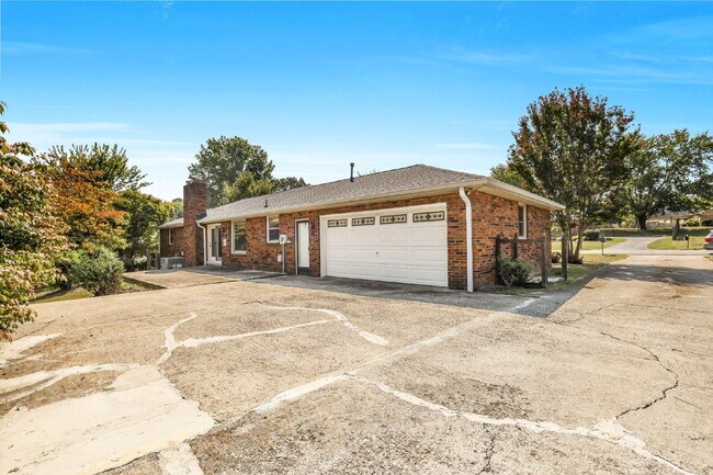 Foto del edificio - 3 Bedroom/2 Bathroom Home in Springfield