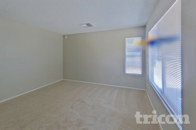 Foto del edificio - 20420 N 14th Ln