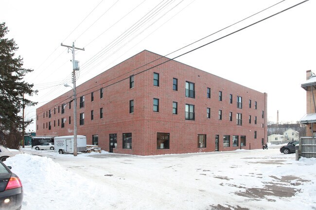 Building Photo - 526 Water St