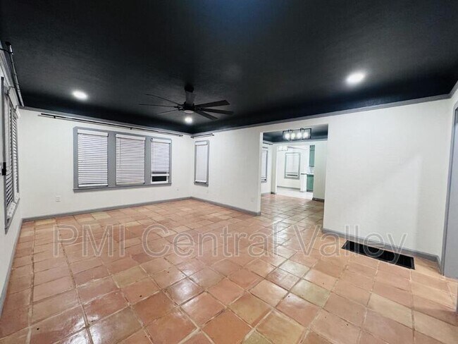 Building Photo - 133 Santa Barbara Ave