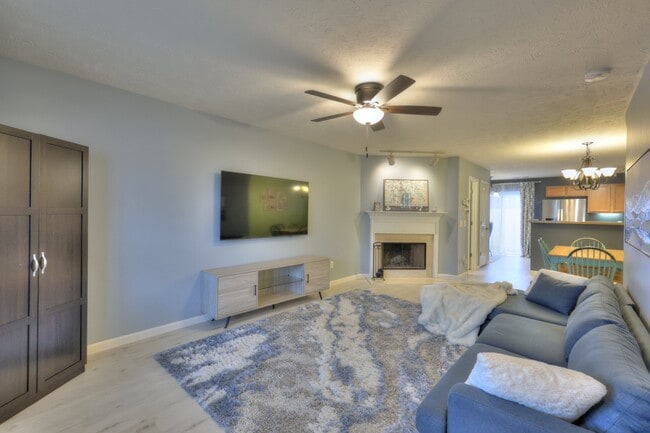 Building Photo - 589 Bradburn Village Cir