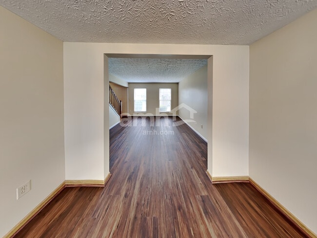 Building Photo - 8438 Lucerne Dr