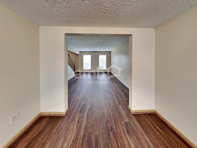 Foto del edificio - 8438 Lucerne Dr