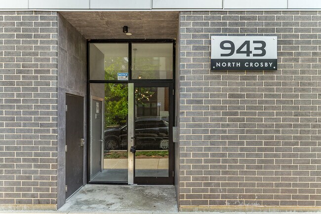 Foto del edificio - 943 N Crosby St