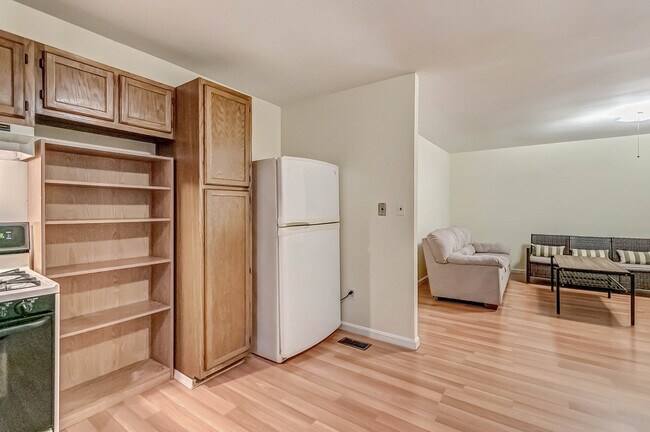 Foto del edificio - 8322 Potomac Ave