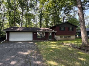 Building Photo - 7001 Blake Dr