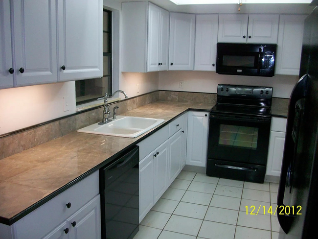 Foto del edificio - 3/2 Spacious Home in Sarasota with 2 Car G...