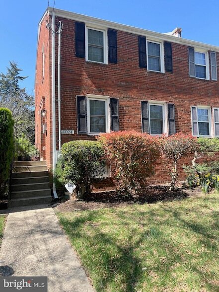 Foto principal - 5024 12th St NE