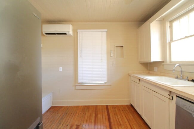 Building Photo - Historic East Pensacola Heights Bungalow with Modern Updates, Stainless Steel Kitchen, Mini-Split...