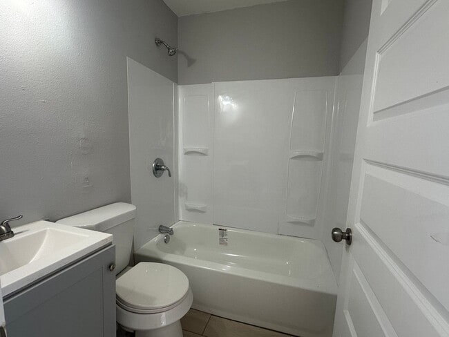 Building Photo - Ready for move in