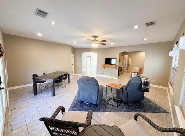 Foto del edificio - 304 Deer Hollow Dr