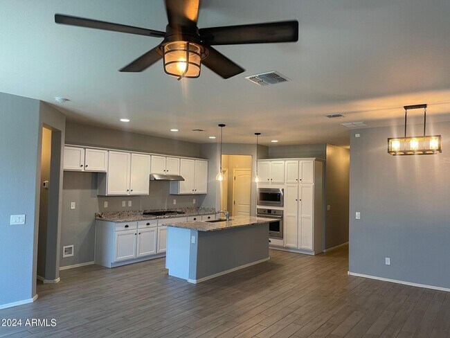 Foto del edificio - 12219 W Tether Trl