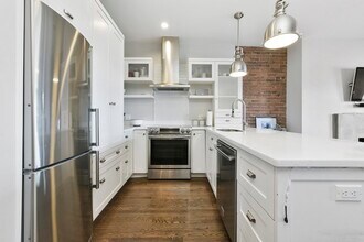 Building Photo - 482 Beacon St