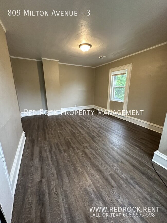 Foto del edificio - 809 Milton Ave