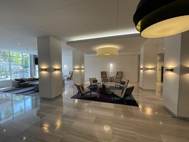 Foto del edificio - 100 Bayview Dr