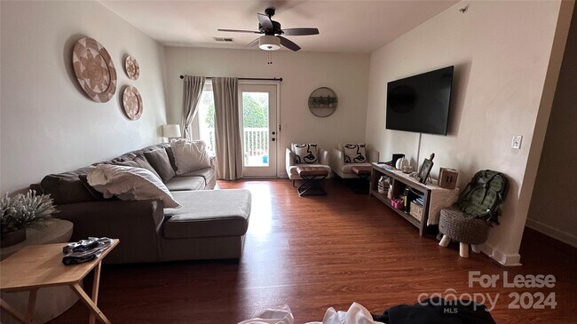 Foto del edificio - 10611 Hill Point Ct
