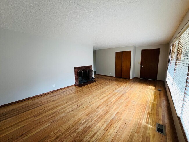 Foto del edificio - Convenient Lake Oswego ranch home - Fresh ...