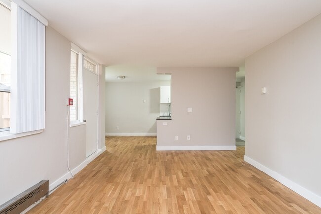 Building Photo - 188 Jameson Ave