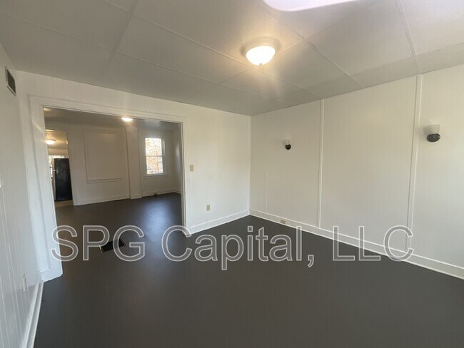 Foto del edificio - 305 N Newberry St