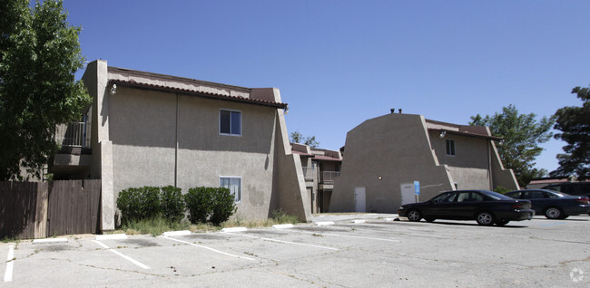 Building Photo - Vintage Apts (Adelanto)